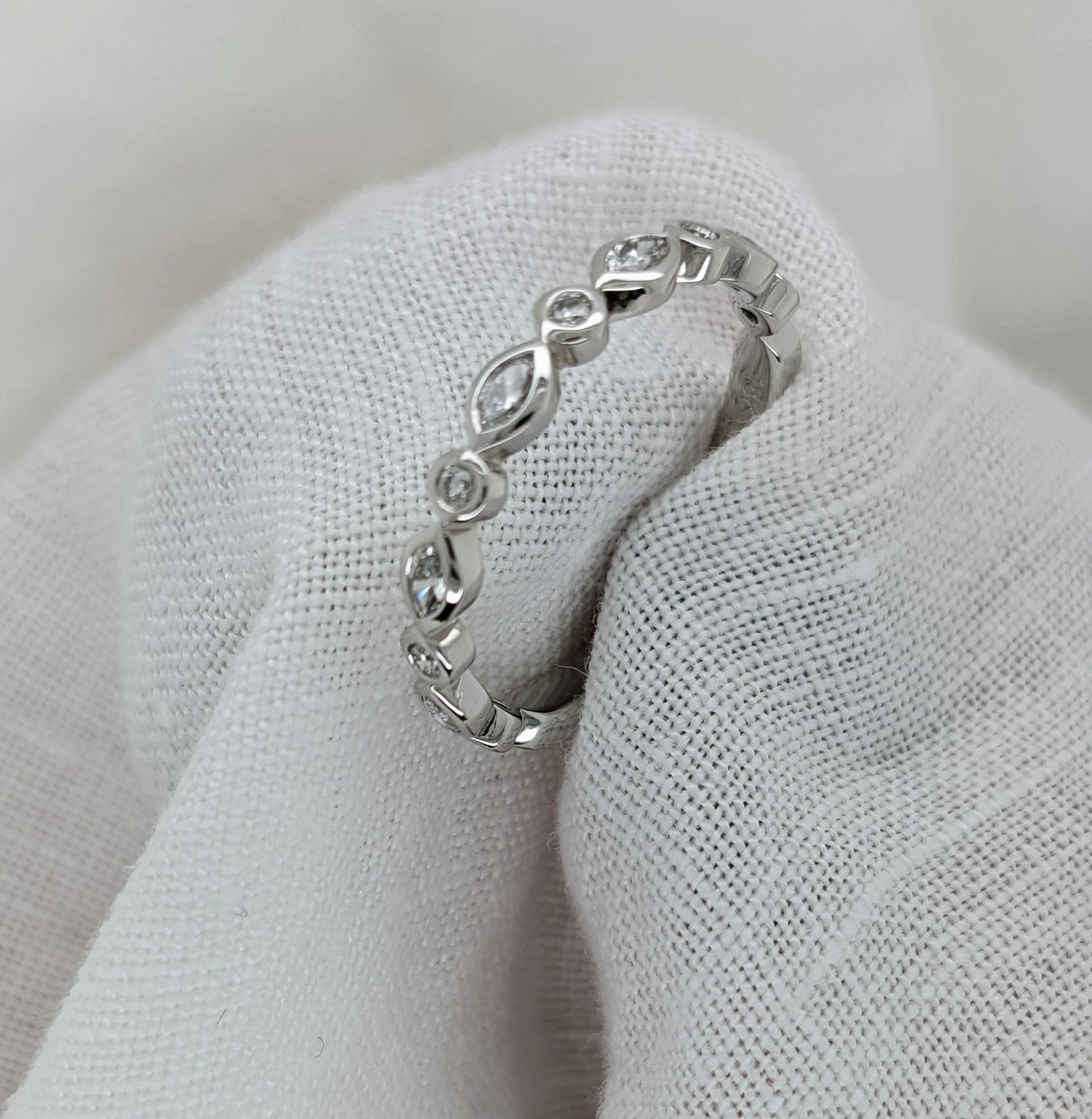 Full circle hot sale diamond ring